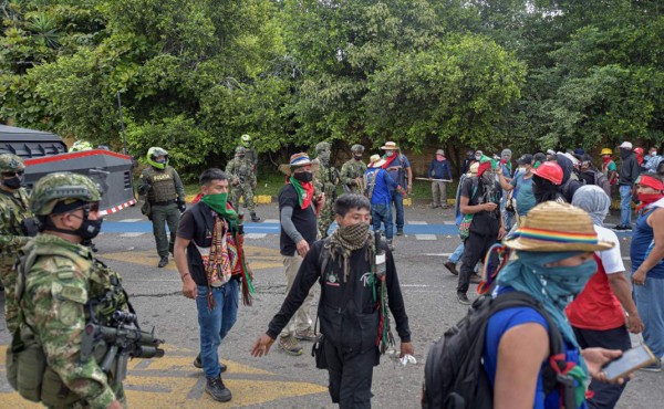 Al menos nueve indígenas heridos por disparos en medio de protesta en Colombia