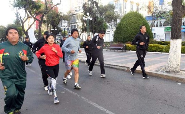 Bolivia vive el Día del Peatón para reducir la contaminación del ambiente