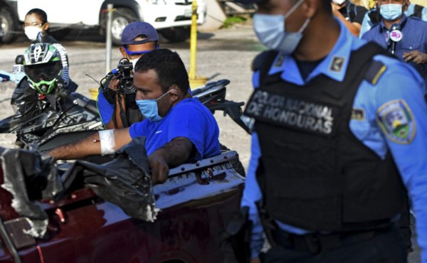Dos policías muertos y 45 contagiados por COVID-19 en Honduras