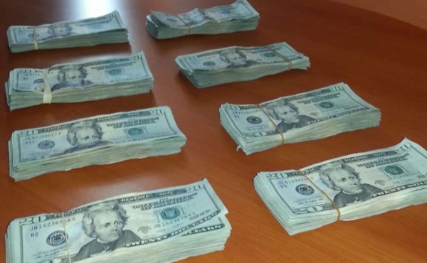 Recuperan dólares robados por guardia de agencia bancaria