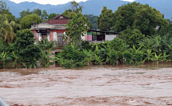 Daños e inundaciones dejan lluvias del fin de semana