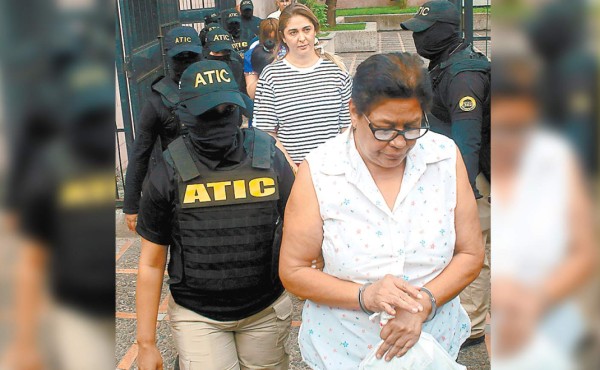 Apelan resolución judicial en contra de 8 imputados por caso de becas de Salud