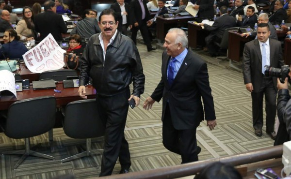 Mauricio Oliva dice que invitó a Mel Zelaya a sentarse al Diálogo