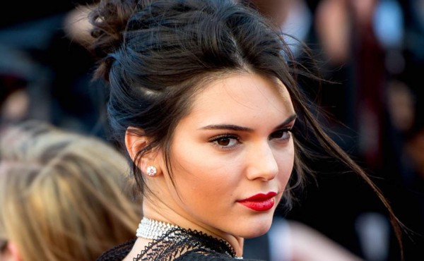 Kendall Jenner posa desnuda, pero sus pies se roban la atención