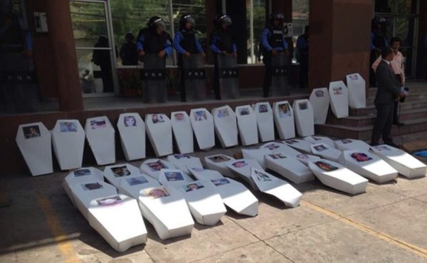 Realizan 'protesta del silencio' ante impunidad en muertes de periodistas