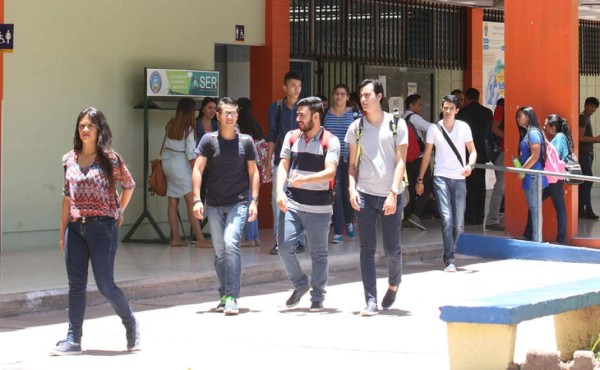 Unah premiará a 12,000 estudiantes con excelencia académica en el país