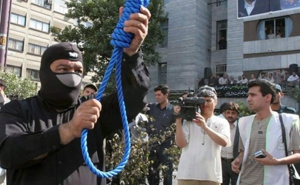 Ahorcan en Irán a un joven que violó y asesinó a una niña de seis años