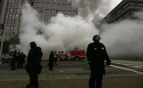 Violencia y descontento en protestas contra Trump en Washington