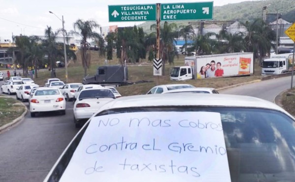 Protesta de taxistas bloquea paso por bulevar del sur en San Pedro Sula  