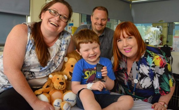 Implantan primer páncreas artificial en niño de 4 años