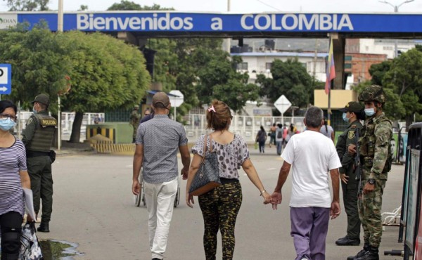 Colombia reabre gradualmente sus fronteras terrestres y fluviales con Venezuela