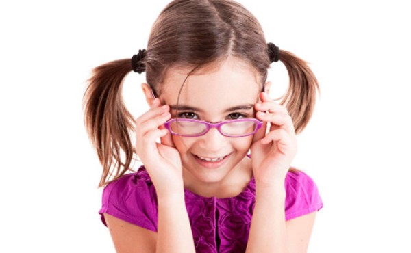 Cuida la vista de tus hijos, elige bien sus lentes