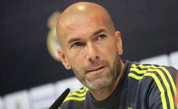 Zidane reacciona molesto por castigo de la Fifa