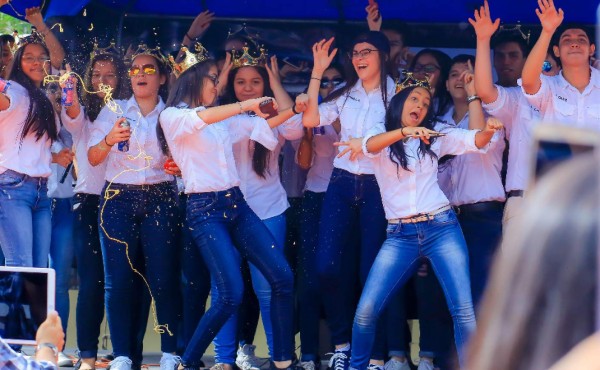 Entrada de la clase 2017 del Liceo Bilingüe Centroamericano