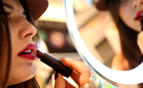 Productos cosméticos contienen químicos vinculados con cánceres