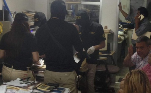 Exjuez de letras de San Pedro Sula es detenido por la Atic y la Fiscalía
