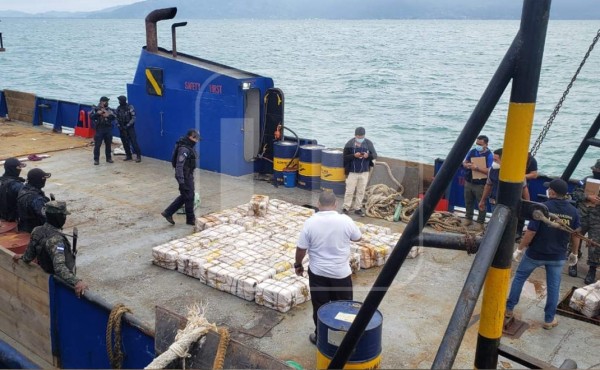 Colón: descubren más de 60 paquetes con droga en una embarcación