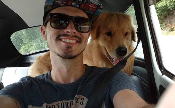 ¡Impresionante! Este perro imita las expresiones de su dueño