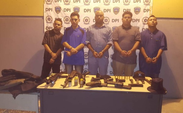 Capturan a 5 supuestos pandilleros cuando planeaban cometer una masacre