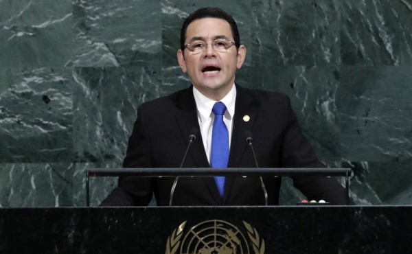 El presidente de Guatemala llama a los hondureños a respetar la institucionalidad