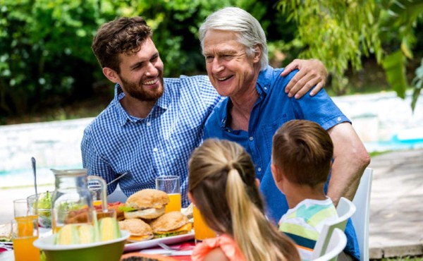 Quiere sacar al papá de trabajar
