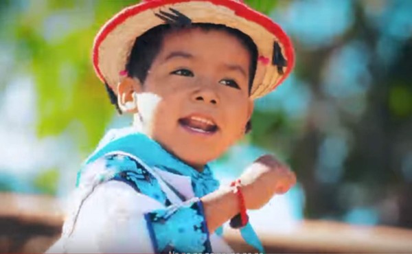 La desgarradora historia de Yuawi, el niño que canta 'movimiento naranja'
