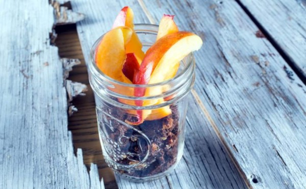 Crumble de chocolate y nectarinas