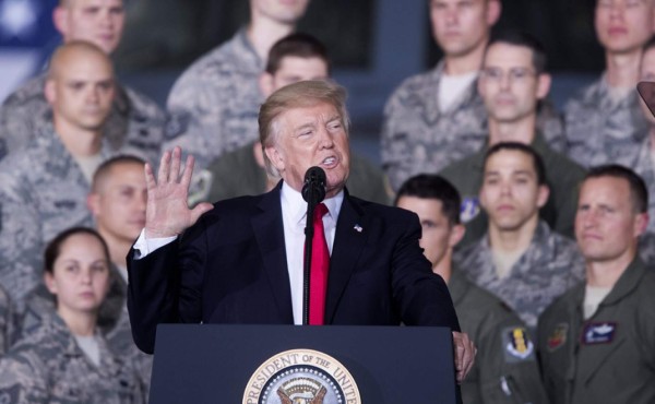 Trump se mofa de Kim Jong-un y le llama 'Hombre Cohete'