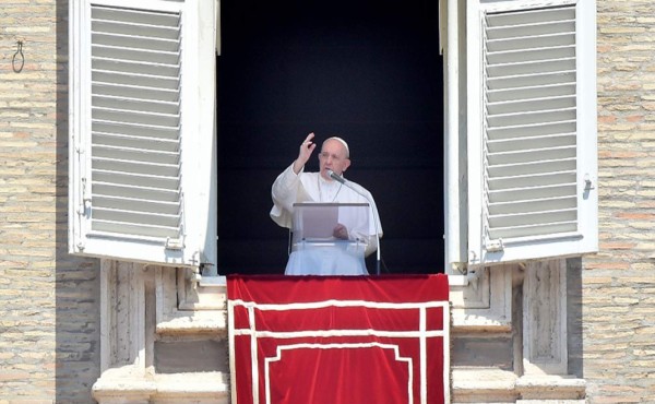Papa Francisco reza por Líbano y llama a la solidaridad internacional