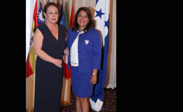 Té inaugural del Club Internacional de Mujeres