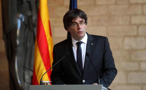 Puigdemont descarta elecciones y deja al Parlamento decidir sobre independencia