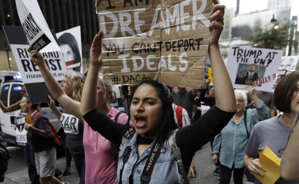 Mayoría de estadounidenses cree que 'dreamers' deben quedarse en el país