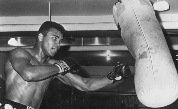 El día que Ali se negó a dar un paso al frente y lo despojaron de los títulos