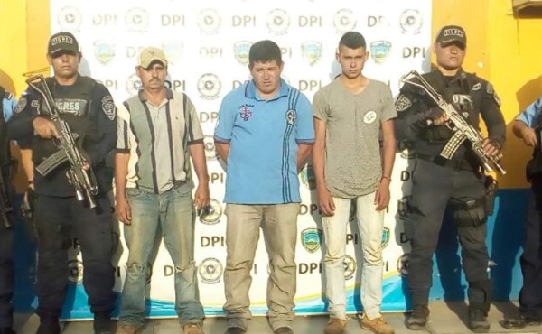 Capturan tres sospechosos de asesinato en Santa Bárbara