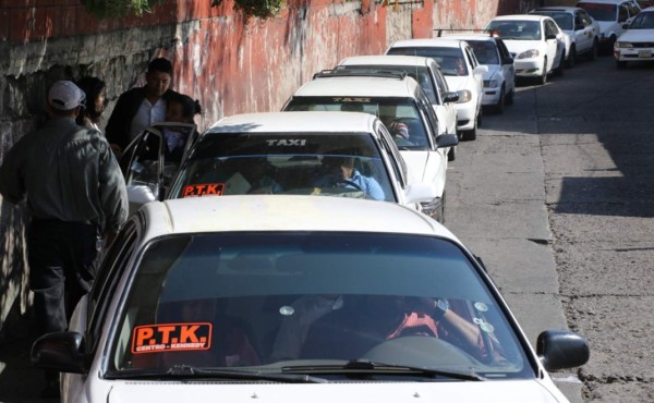 Gobierno paga 3,700 bonos a transportistas de Honduras  