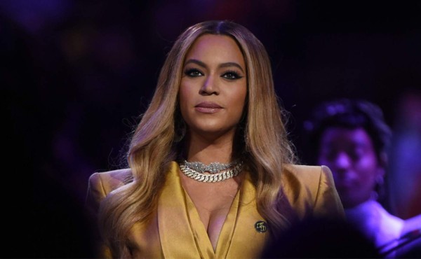 Beyonce reclama cargos contra policías por muerte de mujer negra