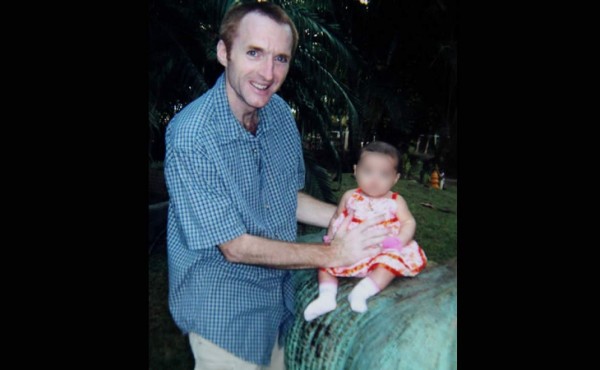 Interpol busca a hombre inglés que raptó a hija de hondureña