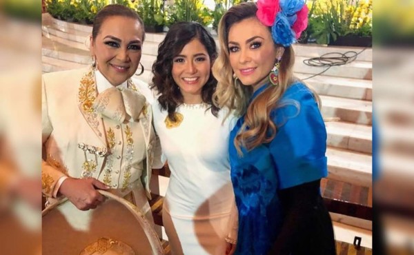 Estrella hondureña Katheryn Banegas le canta a la Virgen de Guadalupe en fiesta mexicana