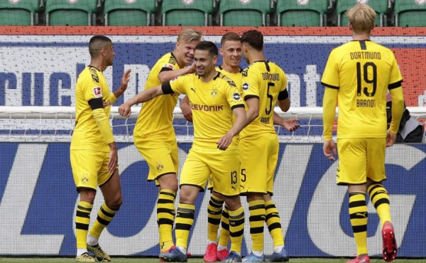Borussia Dortmund sigue inspirado con triunfo 2-0 en Wolfsburgo