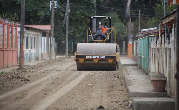 Entregan cinco colonias limpias en La Lima tras devastación