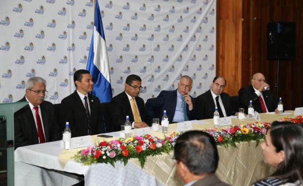 Toman posesión nuevos magistrados del TSC