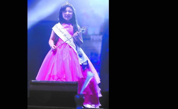 Andrea Rodríguez, reina de la Feria Juniana 2015