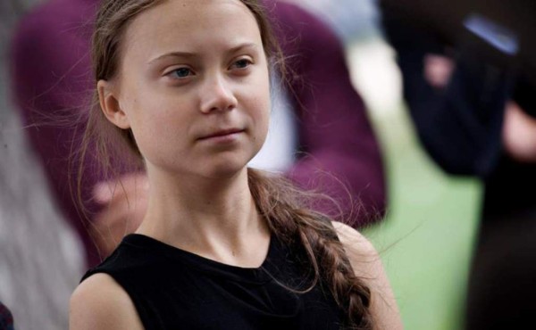 La foto que desata polémica y alimenta la teoría que Greta Thunberg es una 'viajera en el tiempo'