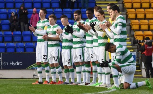 El Celtic y Emilio Izaguirre rinden homenaje a Arnold Peralta