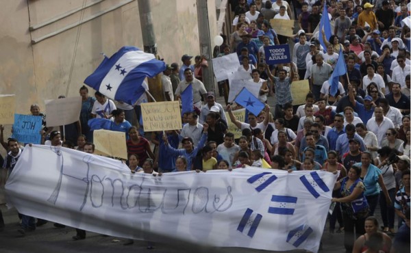 Nacionalistas realizan marcha para condenar la impunidad