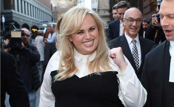 Rebel Wilson gana juicio por difamación  