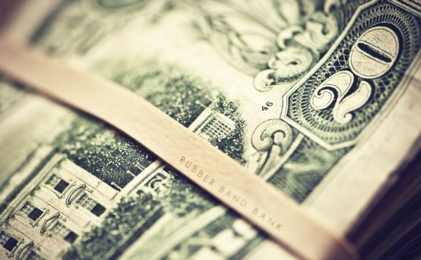 El dólar sube frente al euro y el resto de divisas