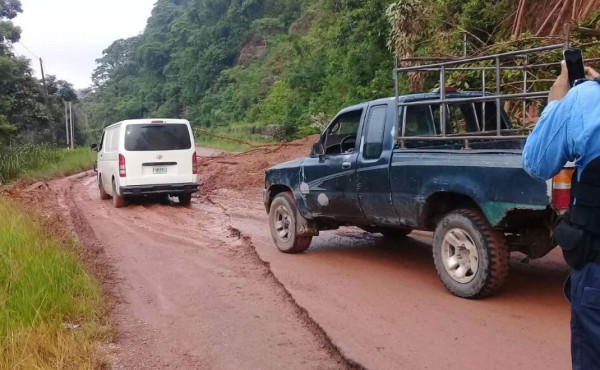 Intensas tormentas provocan derrumbes entre La Entrada y Copán Ruinas