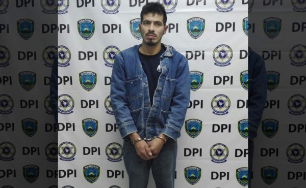 Llega deportado de EE UU y lo capturan acusado de torturas