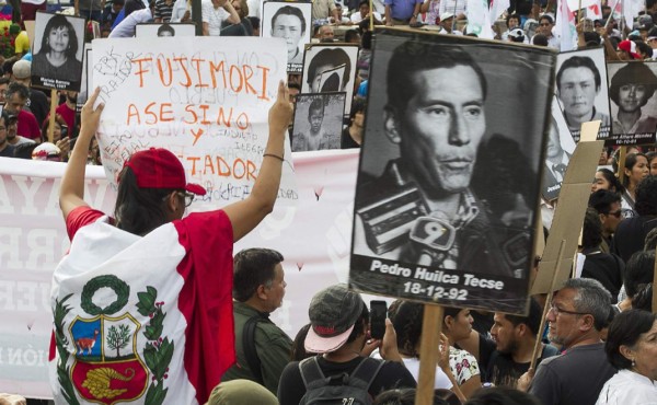 El indulto a Fujimori genera renuncias en el oficialismo y nuevas protestas